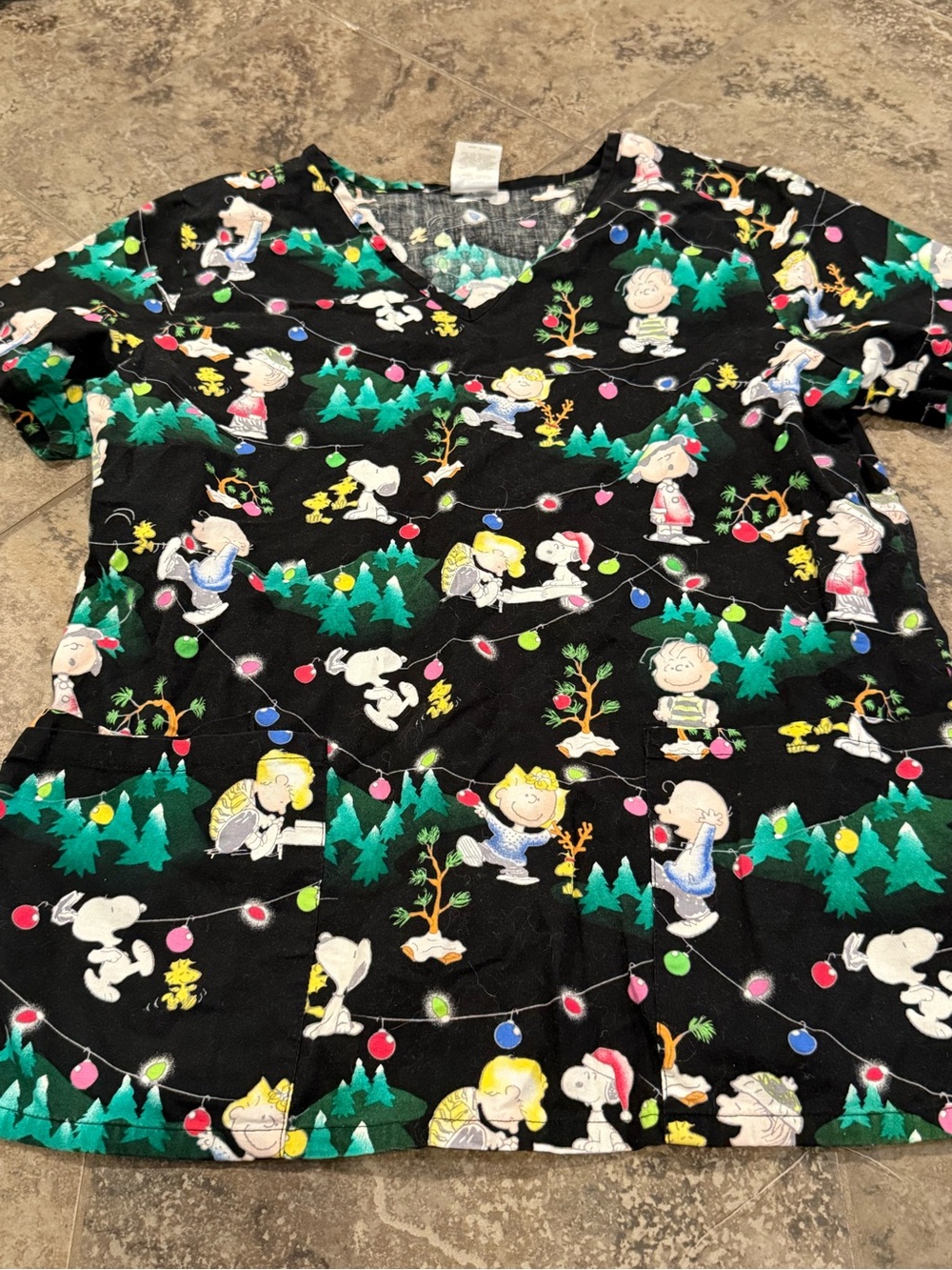 🥦Holiday Snoopy Print scrub top